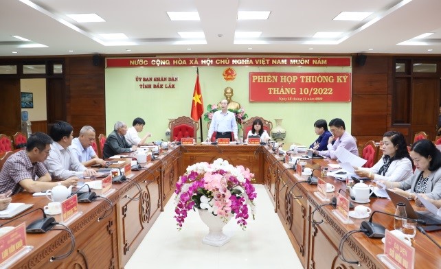 Provincial People's Committee holds regular working session of October 2022