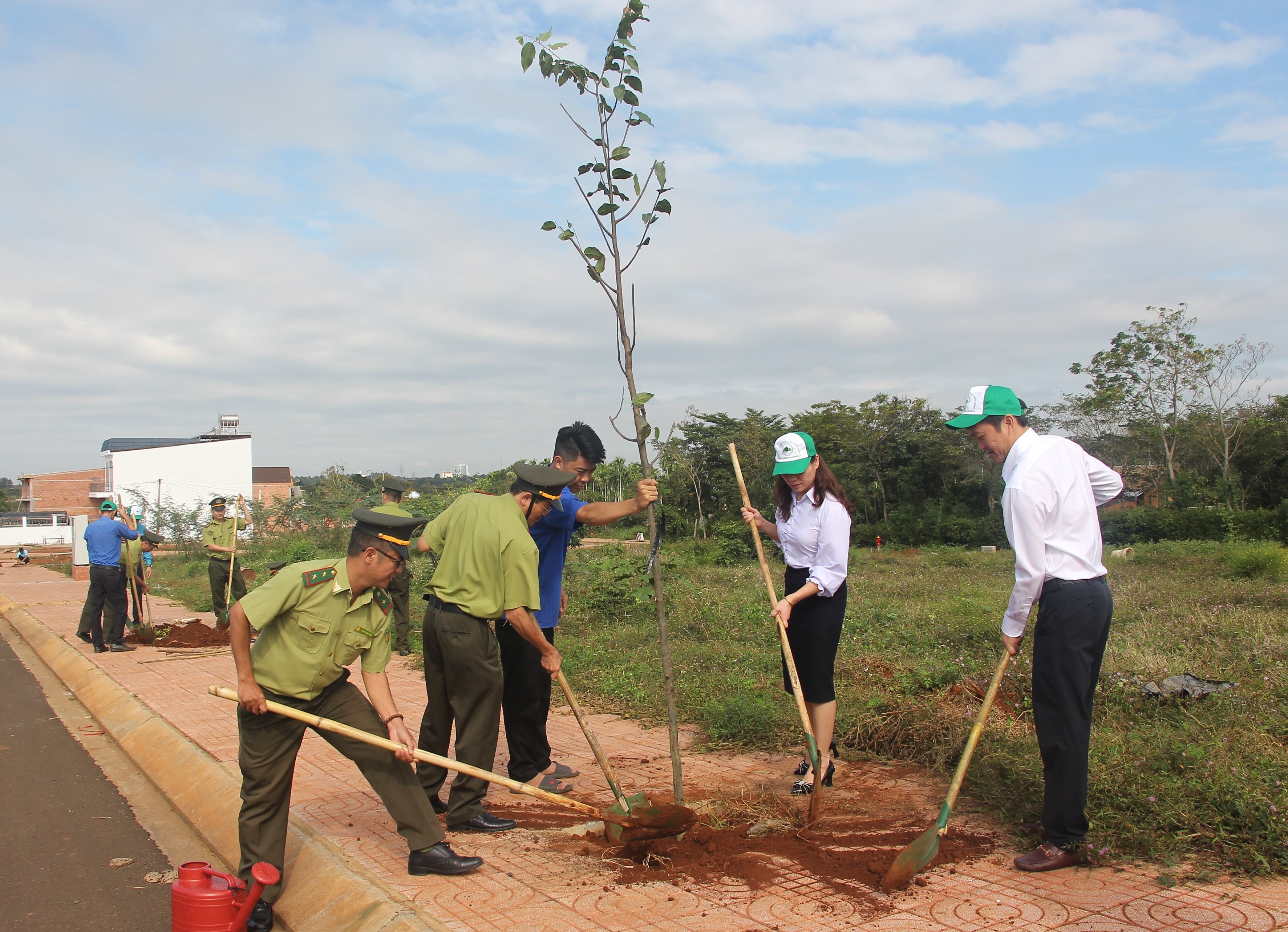 Lễ phát động trồng cây nhân kỷ niệm 63 năm Ngày Lâm nghiệp Việt Nam