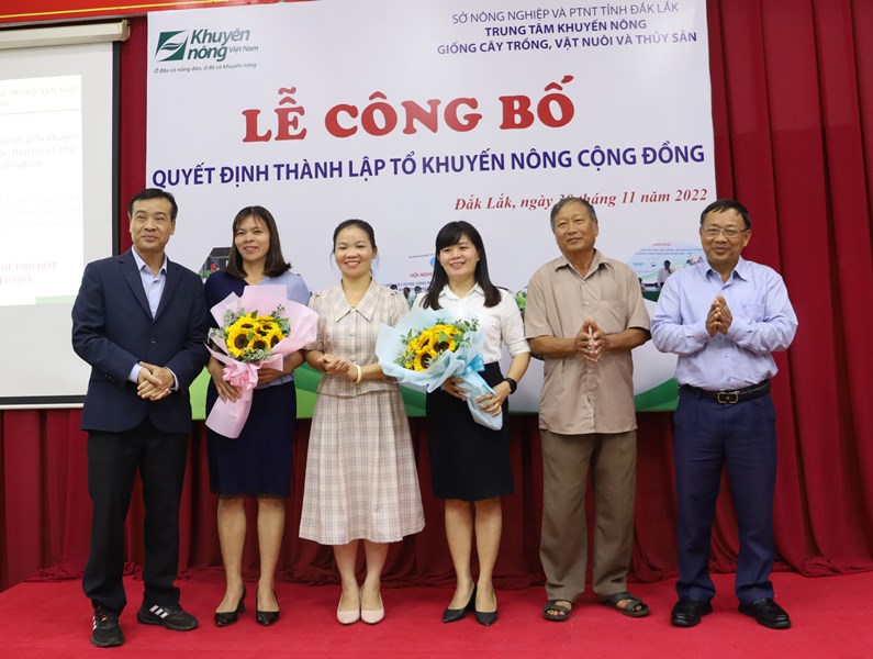 Công bố Quyết định thành lập thí điểm Tổ Khuyến nông cộng đồng