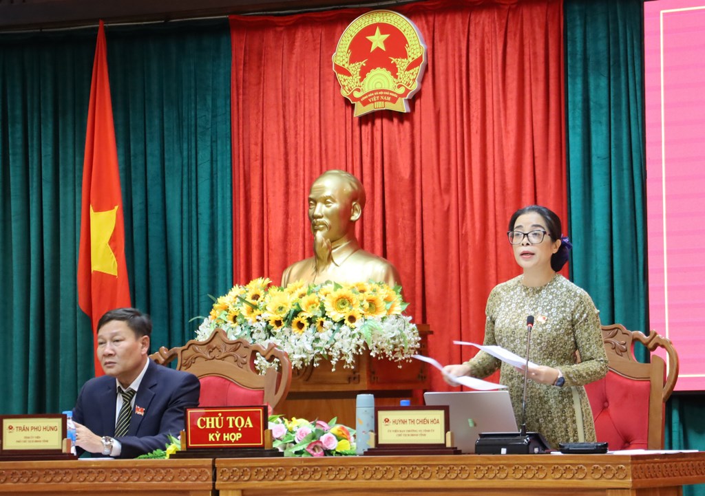 Kỳ họp thứ Năm, HĐND tỉnh khóa X tiến hành thảo luận tại hội trường