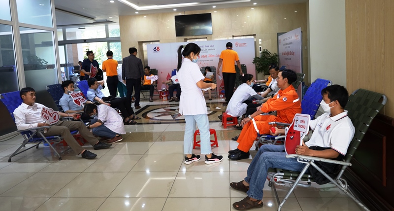 Chương trình “Tuần lễ hồng EVN lần thứ VIII” thu về 206 đơn vị máu