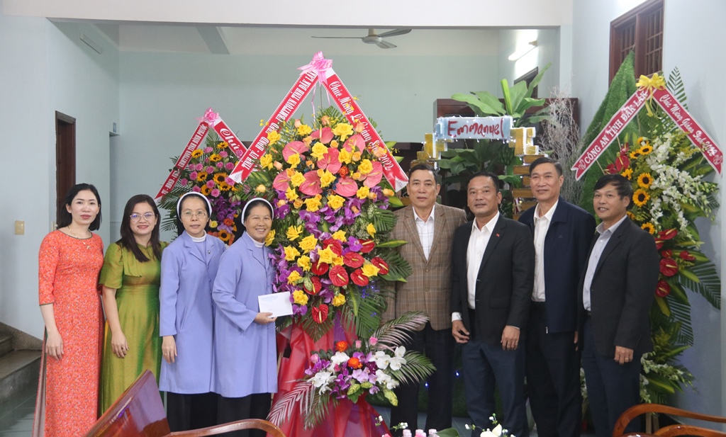 Lãnh đạo tỉnh thăm và chúc mừng các cơ sở tôn giáo nhân Lễ Giáng sinh năm 2022