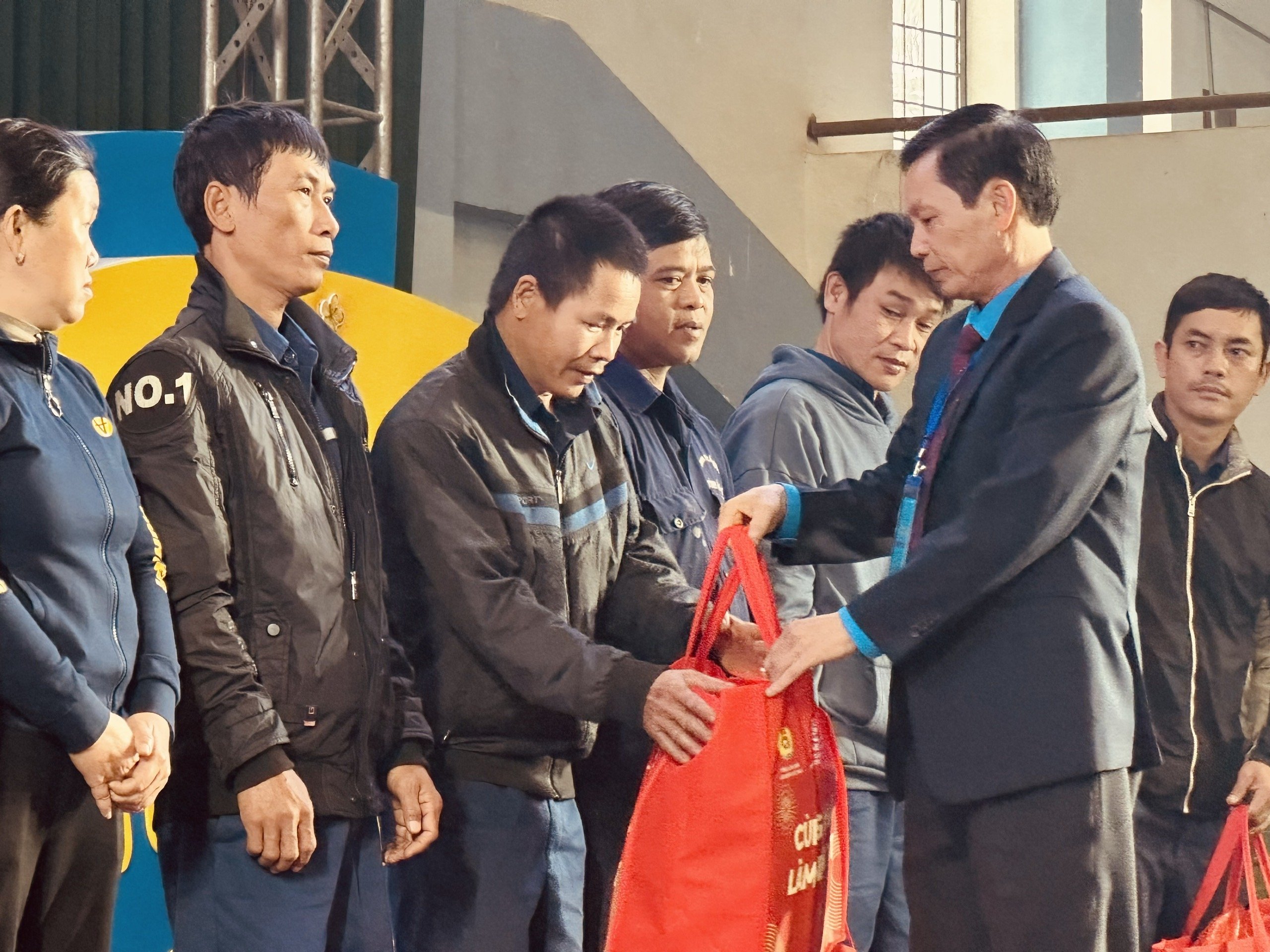 Khai mạc chương trình Chợ Tết Công đoàn năm 2023