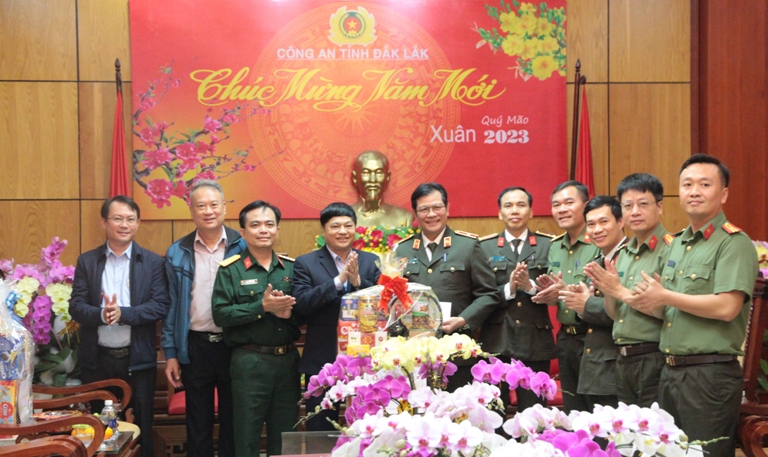 Phó Bí thư Thường trực Tỉnh ủy Phạm Minh Tấn thăm, chúc Tết các cơ quan, đơn vị