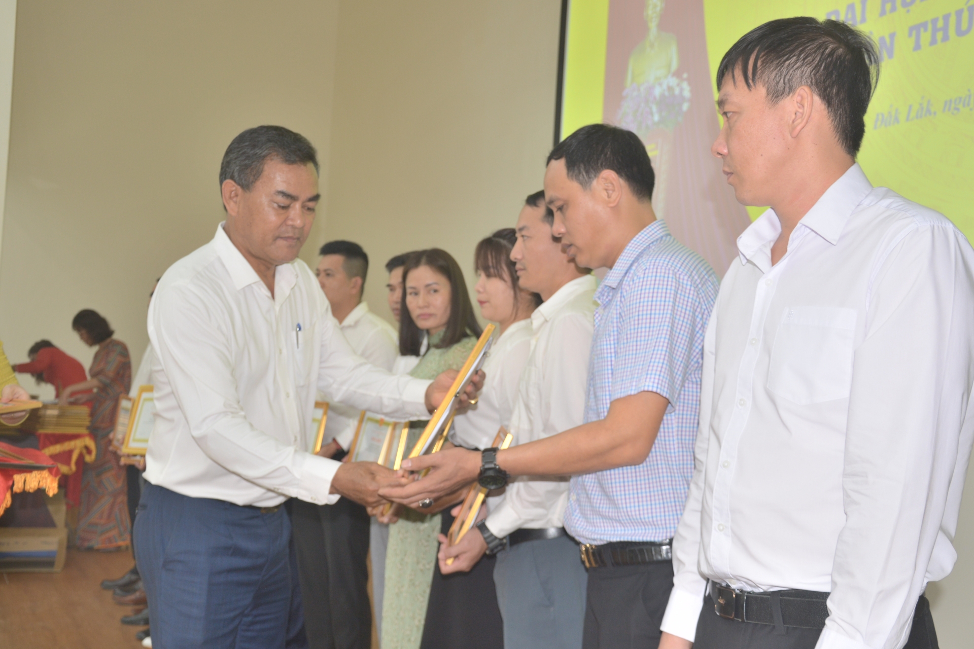 Tuyên dương 49 huấn luyện viên, vận động viên xuất sắc