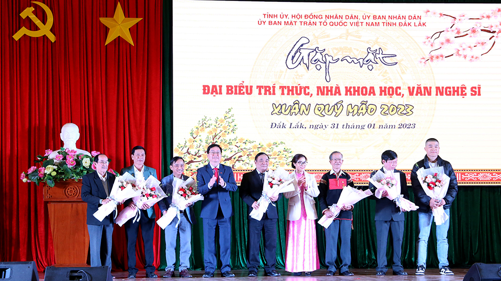 Gặp mặt đại diện trí thức, văn nghệ sĩ, nhà khoa học nhân dịp đầu Xuân Quý Mão 2023