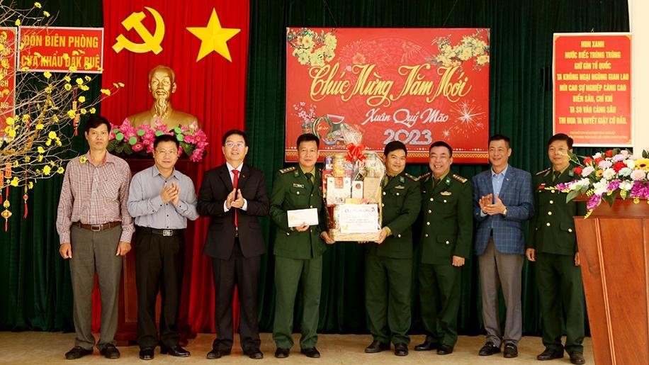 Secretary of the Provincial Party Committee Nguyen Dinh Trung the Border Guard forces on the occasion of the Lunar New Year