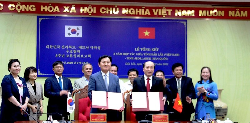Dak Lak Province and Jeollabuk Province (South Korea) review 5 years of signing cooperation agreements for the period 2017-2022