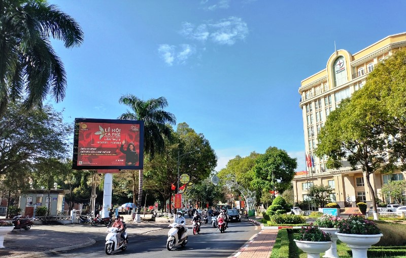 Khảo sát vị trí lắp đặt camera tầm cao giám sát an ninh trật tự và điều hành giao thông.