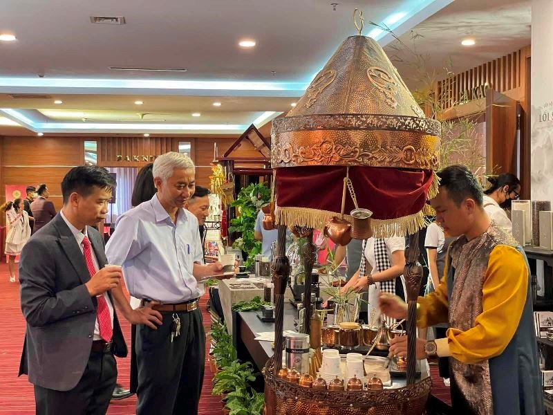 Calling on coffee shops to participate in the free coffee program on March 10, 2023.