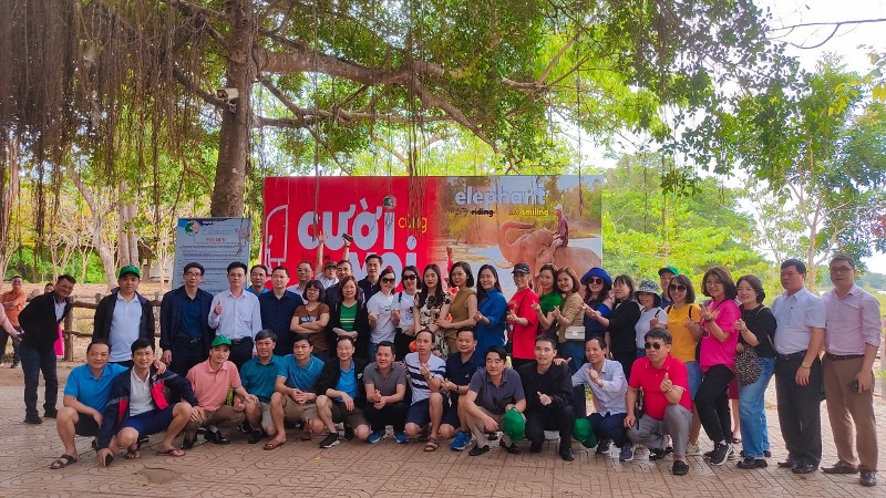 Đến Đắk Lắk du lịch “Tôi cười cùng voi, Tôi ngưng cưỡi voi”.