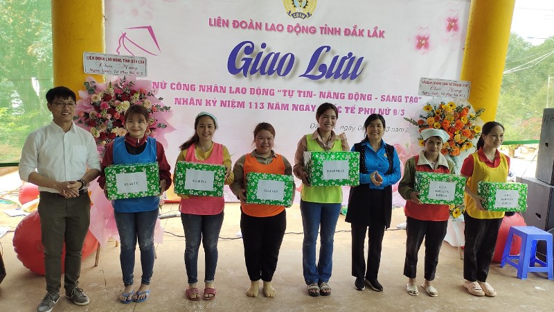 Chương trình giao lưu “Nữ công nhân lao động tự tin - năng động - sáng tạo”