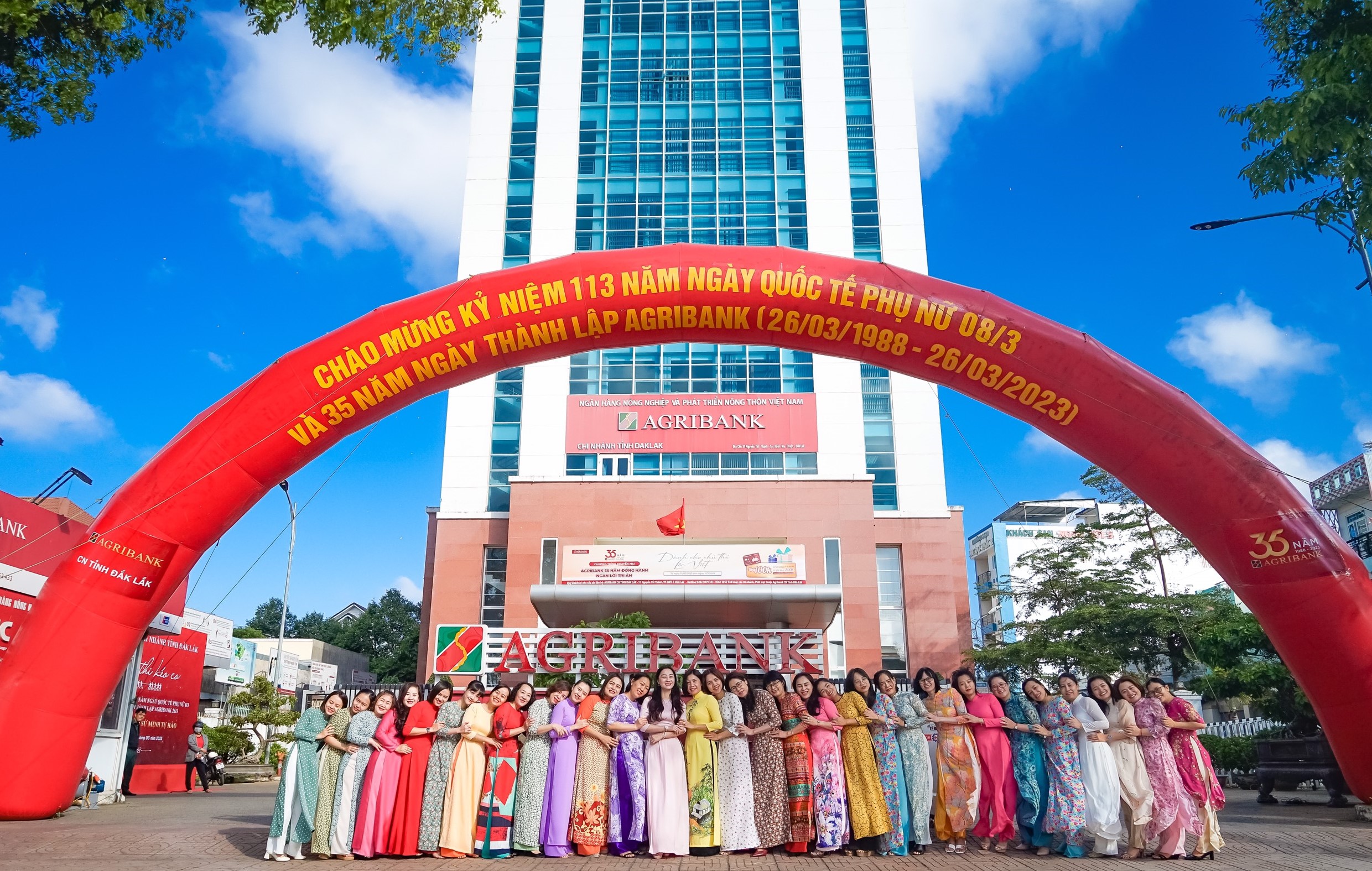 Agribank Đắk Lắk hưởng ứng Tuần lễ áo dài Việt Nam năm 2023