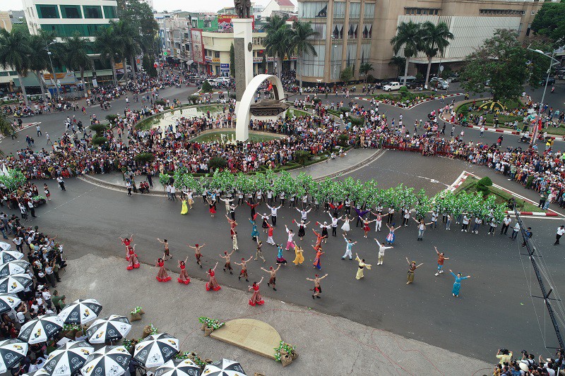 Học sinh trên địa bàn thành phố Buôn Ma Thuột được nghỉ học để tham gia các hoạt động tại Lễ hội Cà phê