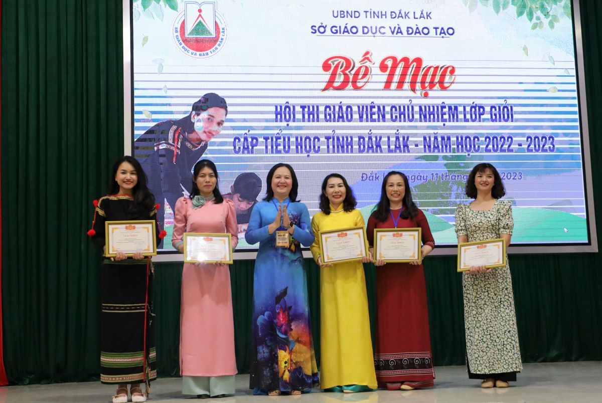 218 giáo viên đạt danh hiệu giáo viên chủ nhiệm lớp giỏi cấp tiểu học tỉnh Đắk Lắk năm học 2022-2023