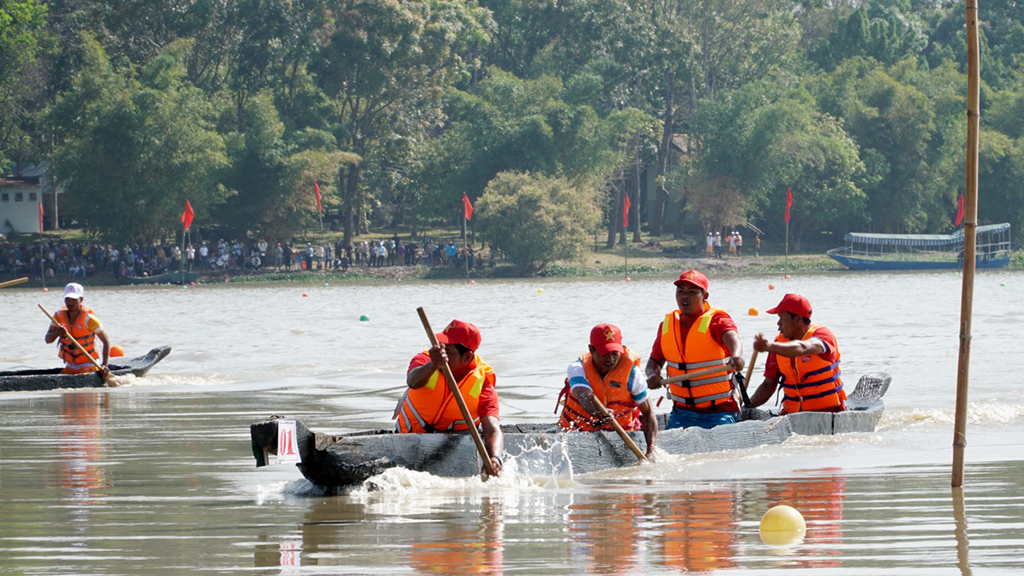 Hội đua thuyền độc mộc huyện Lắk lần thứ 3