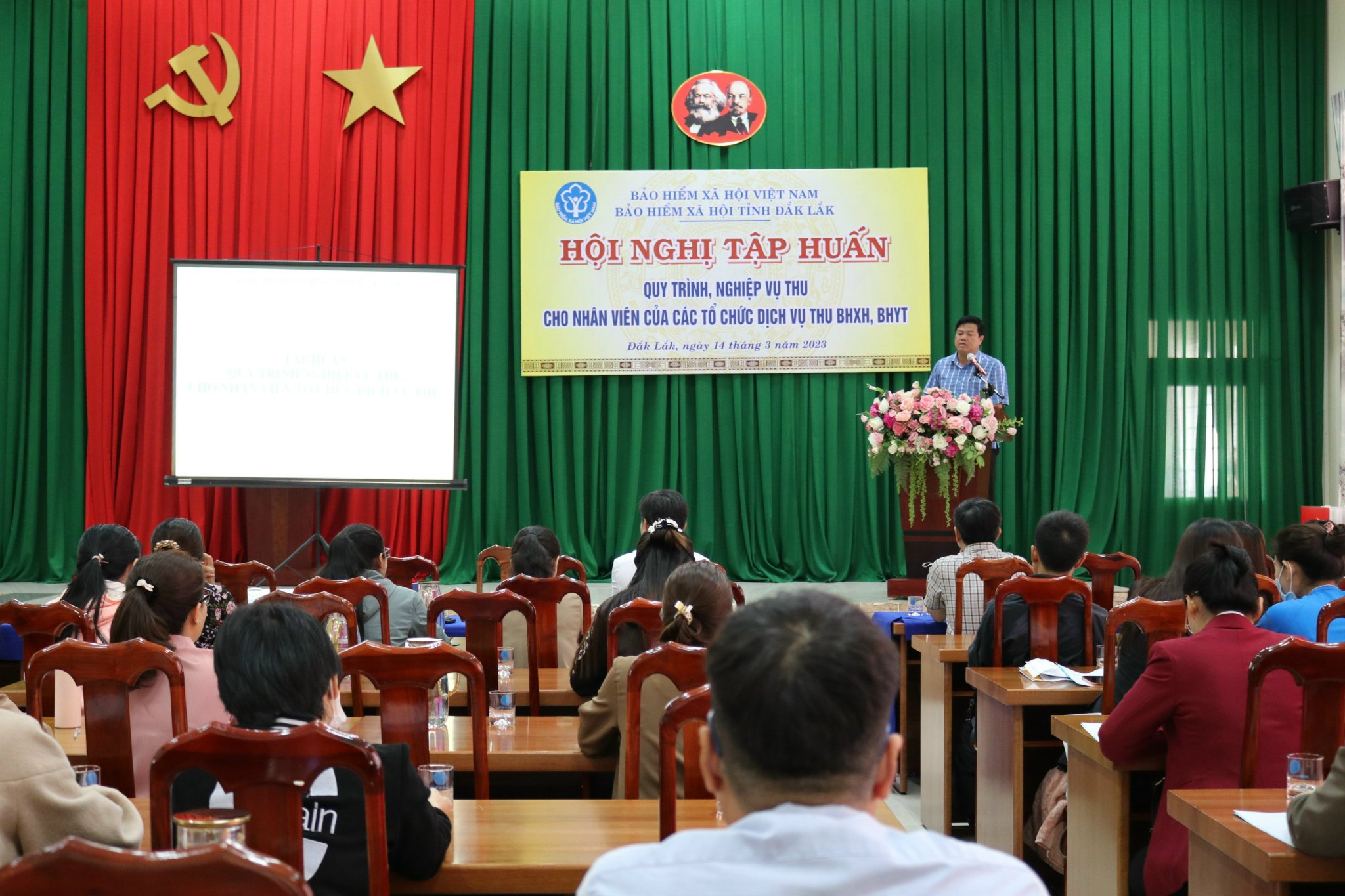 Tập huấn nghiệp vụ thu cho nhân viên các tổ chức dịch vụ thu BHXH, BHYT.