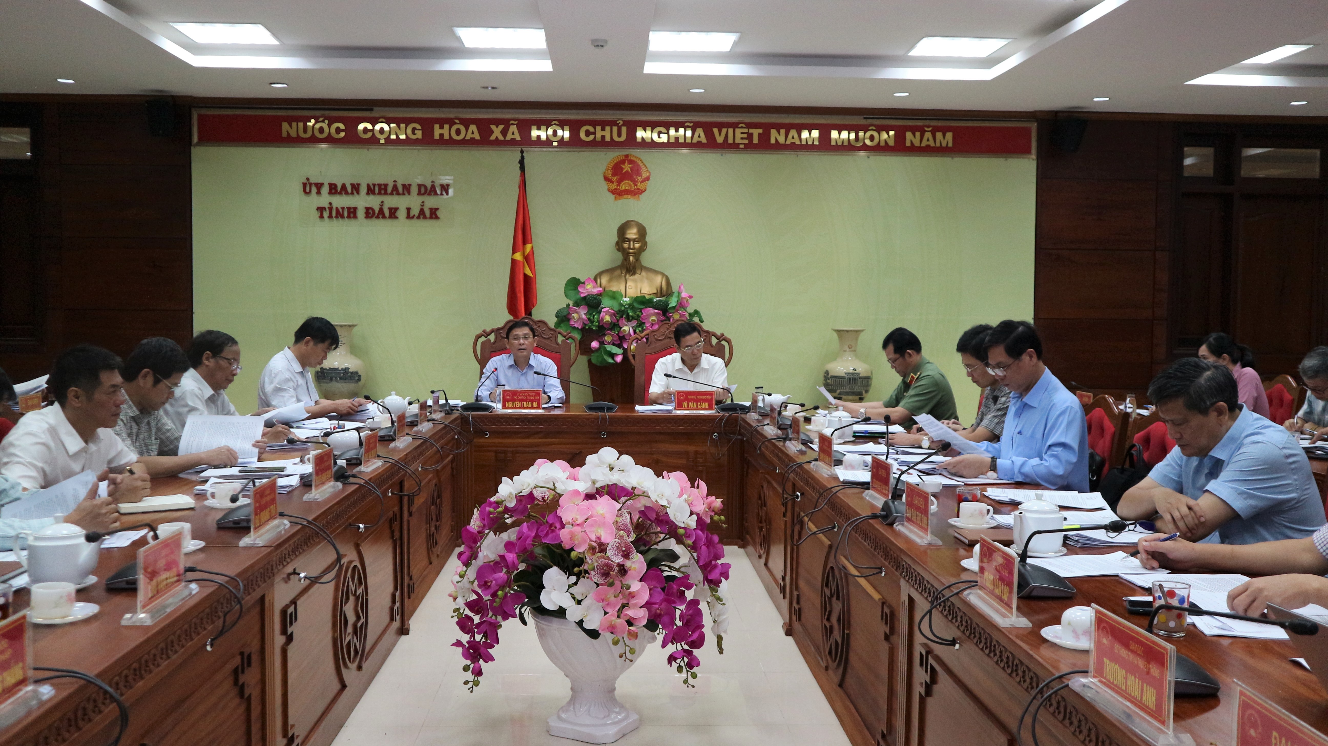 Họp thành viên UBND tỉnh thông qua nội dung trình Kỳ họp chuyên đề HĐND tỉnh năm 2023