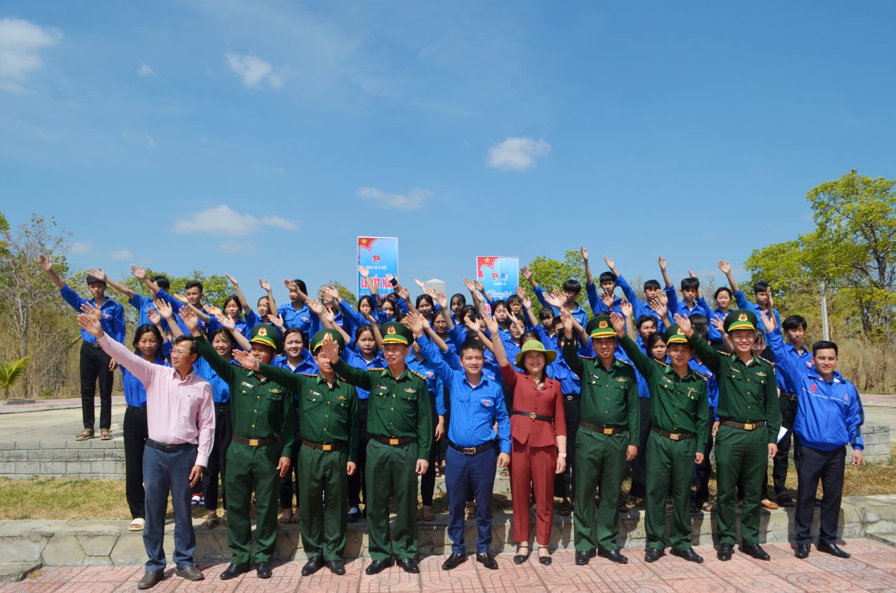 Cảm xúc thiêng liêng của tuổi trẻ trước cột mốc biên cương