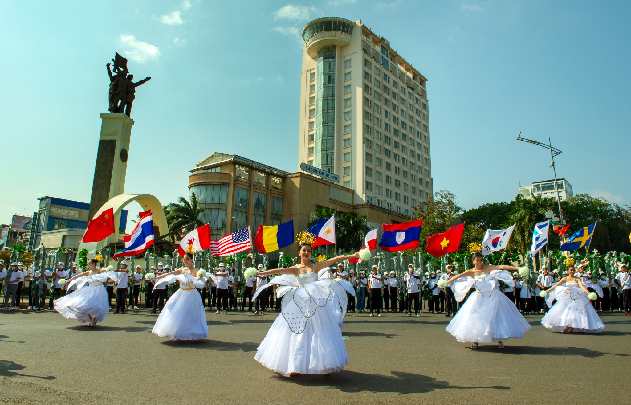 20 tác phẩm lọt vào chung kết Cuộc thi ảnh “Khoảnh khắc Lễ hội cà phê Buôn Ma Thuột lần thứ 8, năm 2023”