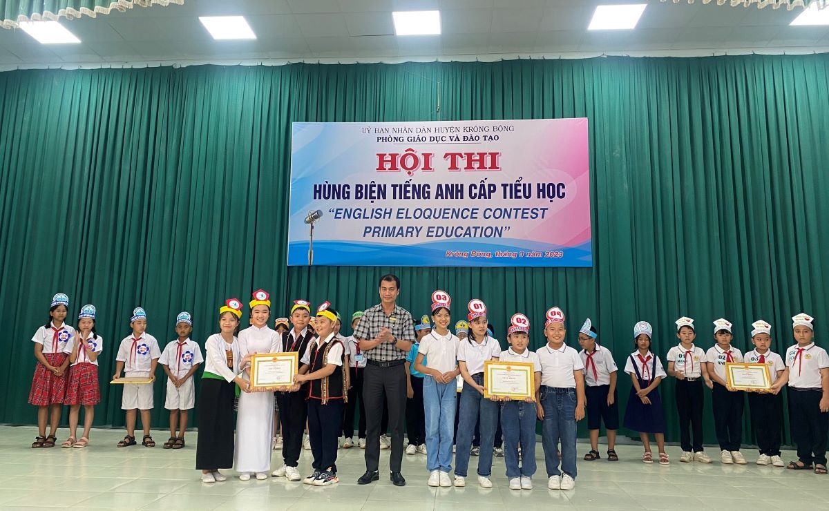 Hội thi Hùng biện tiếng Anh cấp tiểu học năm học 2022-2023