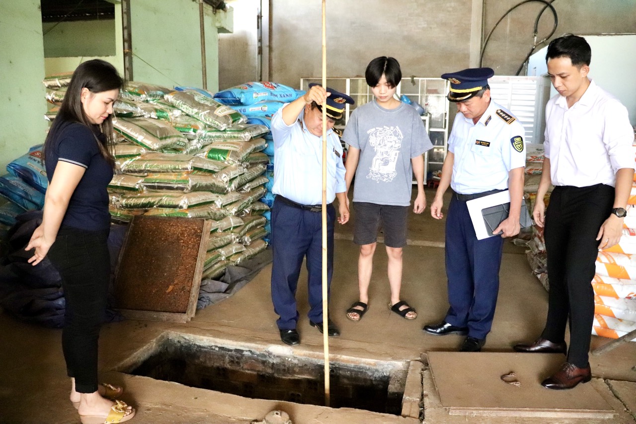 Ra quân kiểm tra 10 doanh nghiệp kinh doanh xăng dầu năm 2023.