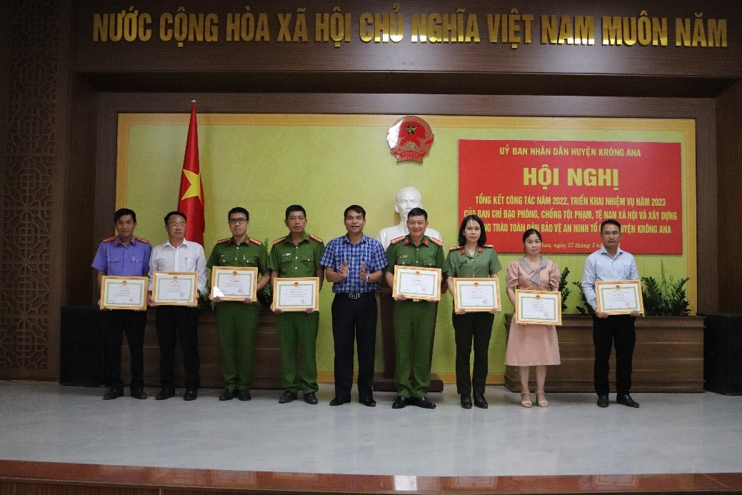 Strengthening the prevention and combat of crime and social evils and building a movement of the whole people to protect national security