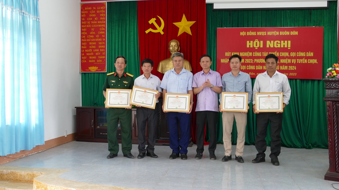 Buôn Đôn rút kinh nghiệm công tác tuyển chọn, gọi công dân nhập ngũ năm 2023