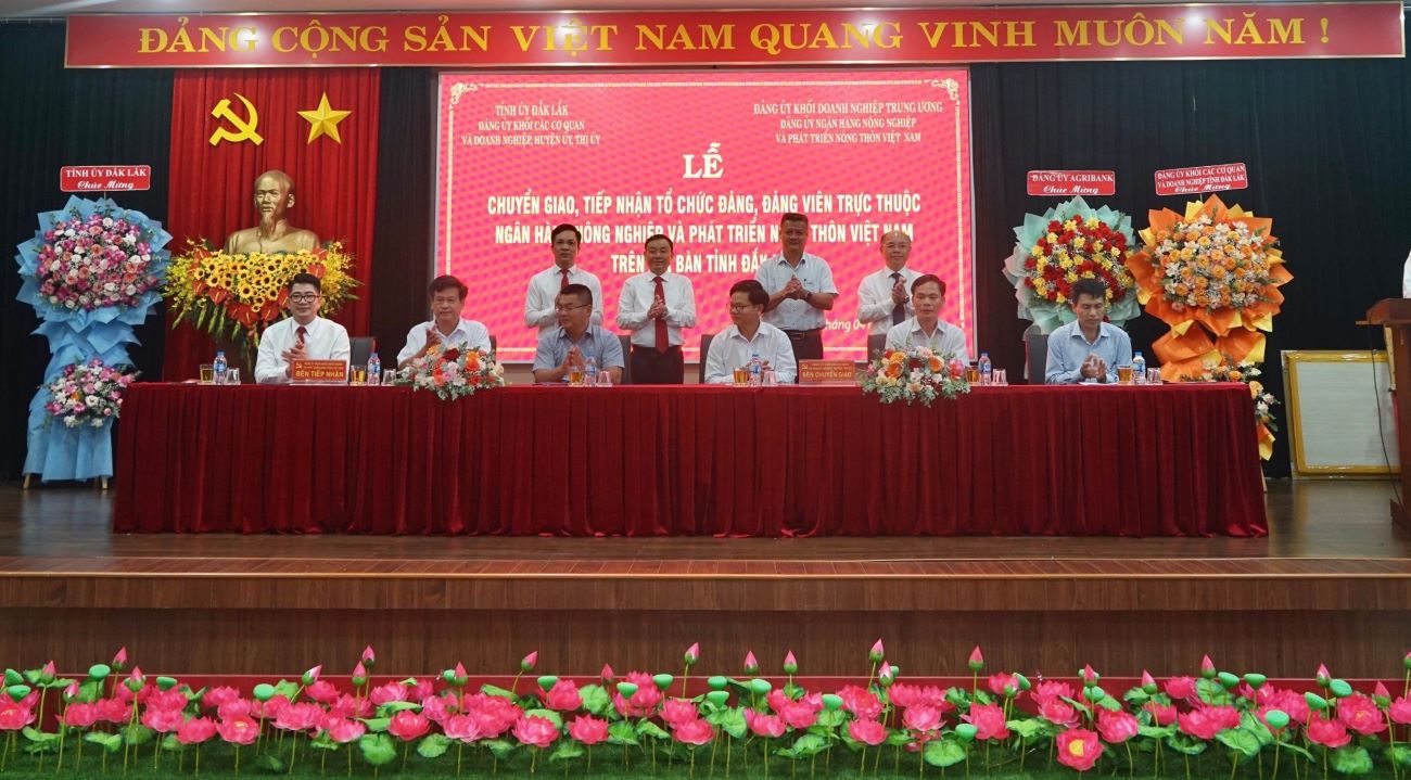 Chuyển giao, tiếp nhận tổ chức đảng, đảng viên trực thuộc Agribank trên địa bàn tỉnh Đắk Lắk