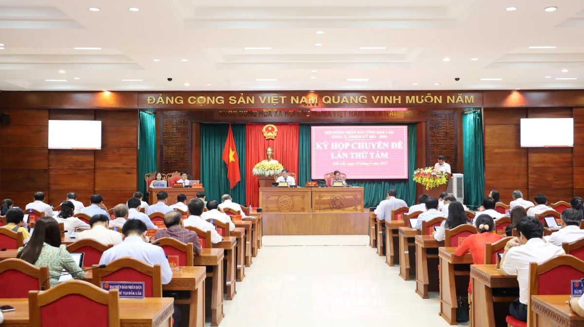 The eighth specialized session of the 10th provincial People's Council (term X) passed 15 important resolutions