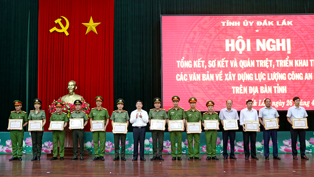 Ban Thường vụ Tỉnh ủy tổng kết 10 năm thực hiện Nghị quyết số 09/NQ-TU