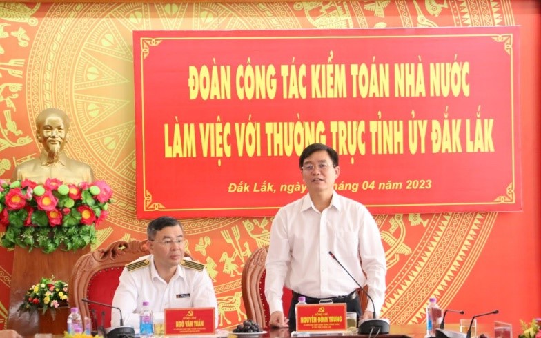 The State Audit Office delegation works with the Standing Committee of the Provincial Party Committee