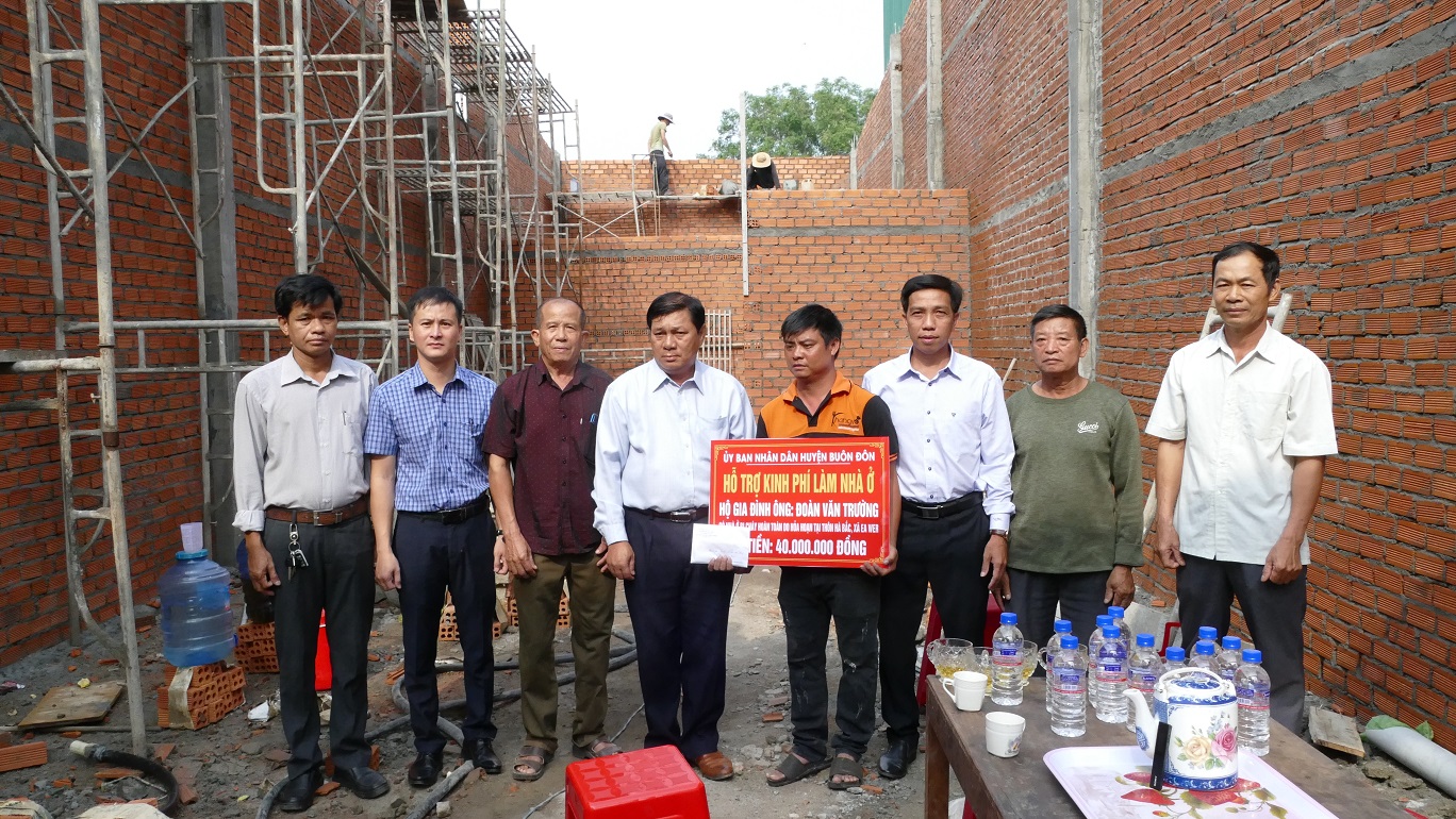 Buôn Đôn hỗ trợ gia đình bị hỏa hoạn