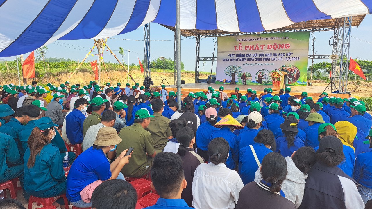 UBND huyện Ea kar phát động “Tết trồng cây đời đời nhớ ơn Bác Hồ”