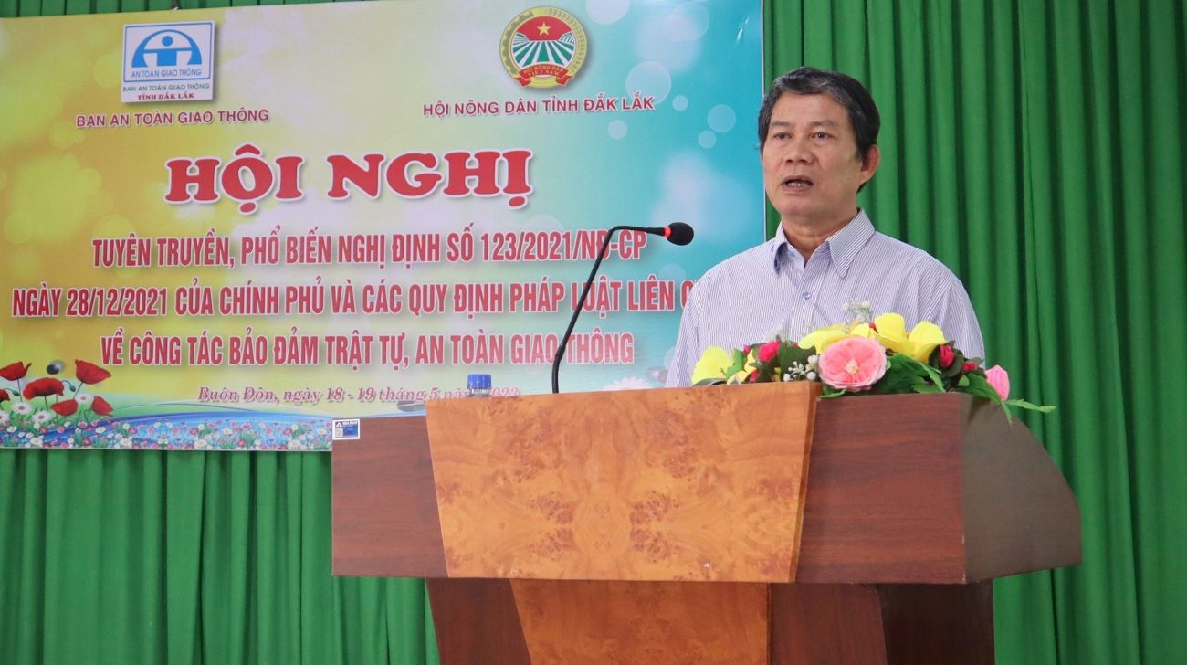 Tuyên truyền kiến thức an toàn giao thông cho cán bộ hội nông dân tại huyện Buôn Đôn