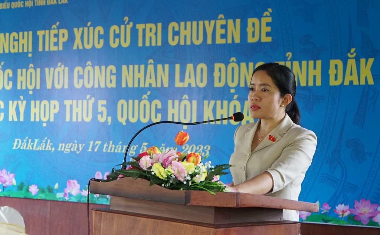Members of the Provincial National Assembly Delegation had a dialogue with workers in Hoa Phu Industrial Park
