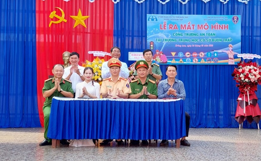 Ra mắt mô hình “Cổng trường an toàn giao thông”