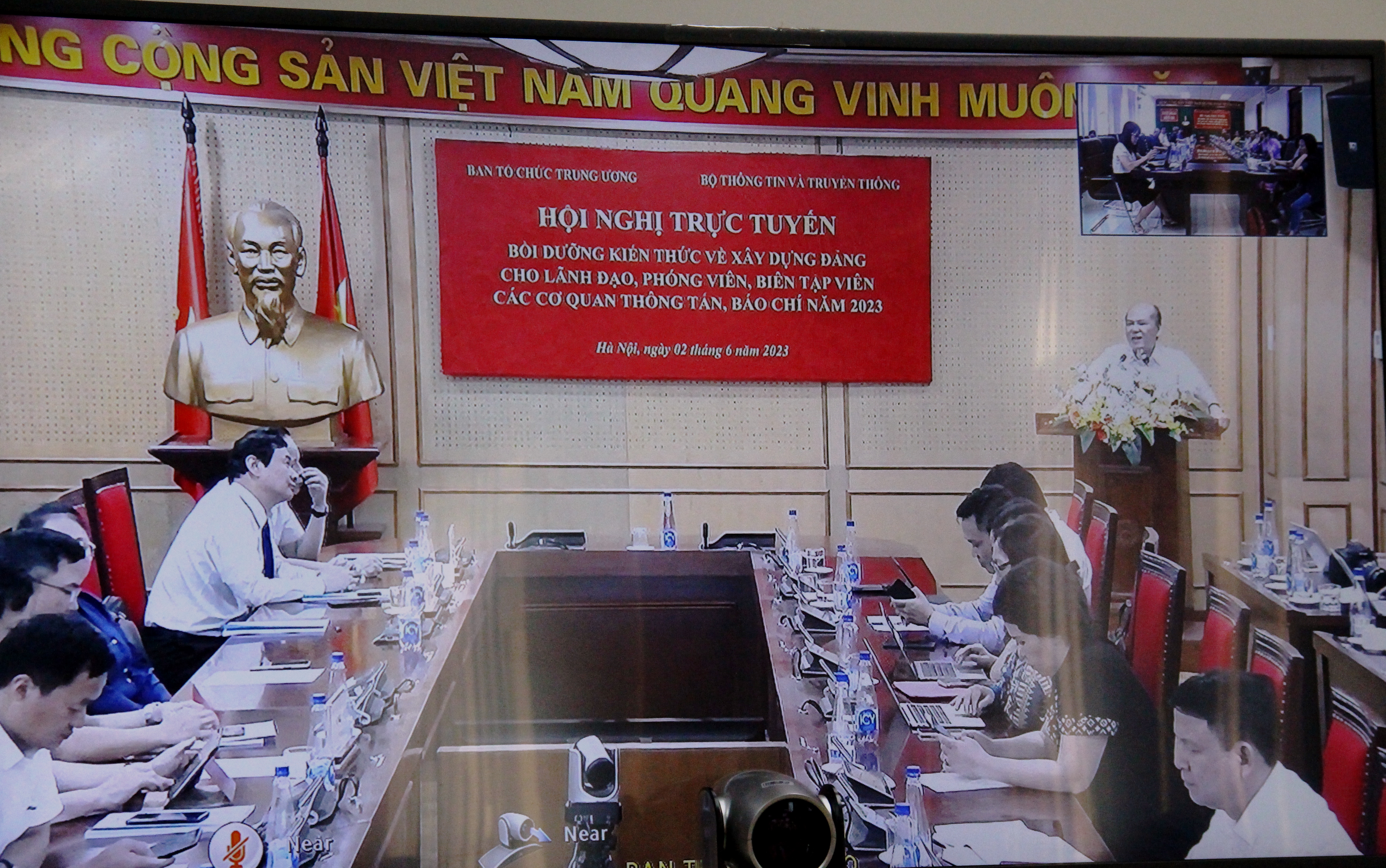 Bồi dưỡng kiến thức xây dựng Đảng cho người làm báo