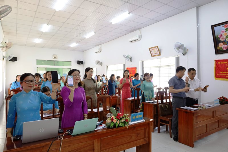 Phụ nữ Đắk Lắk phát động chiến dịch nhắn tin “Đồng hành cùng trẻ em nghèo, trẻ em khuyết tật”