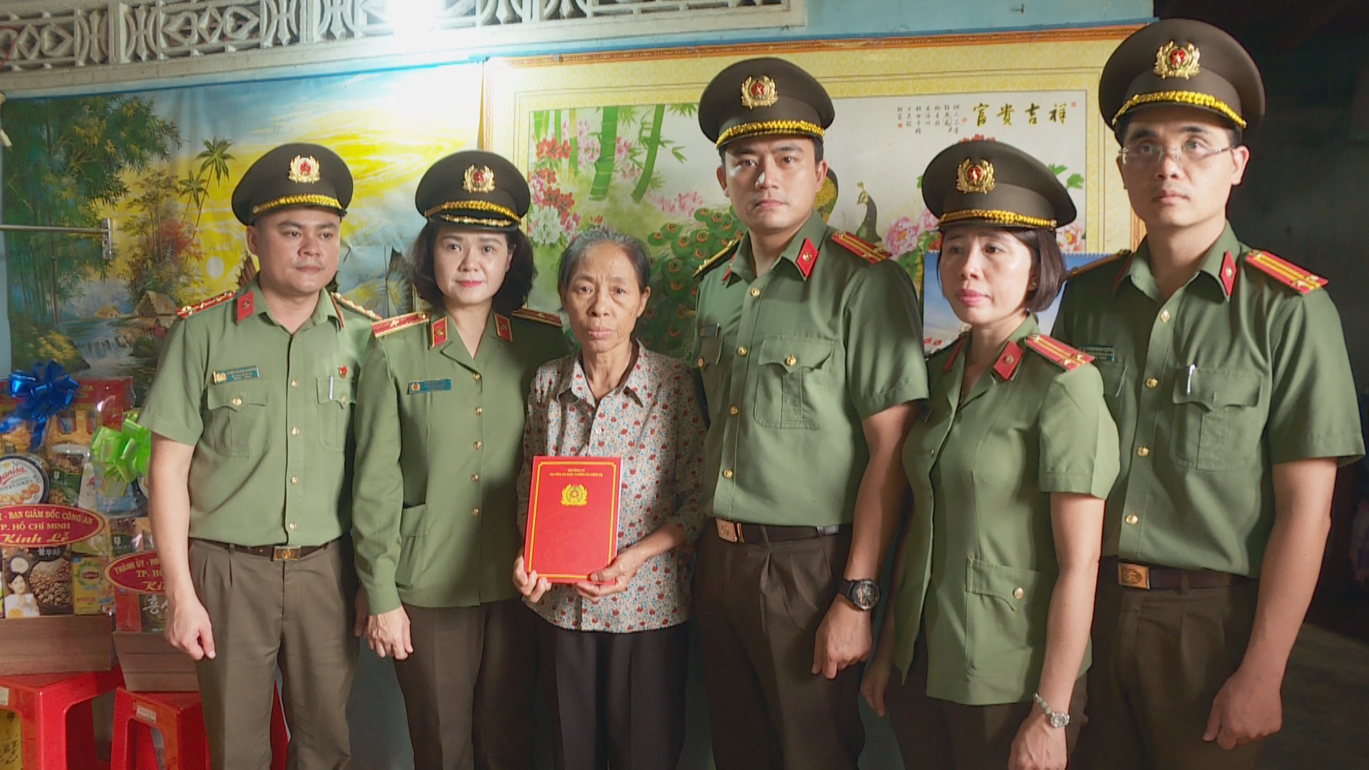 Các tổ chức đoàn thể Công an Nhân dân tri ân gia đình liệt sĩ tại Đắk Lắk