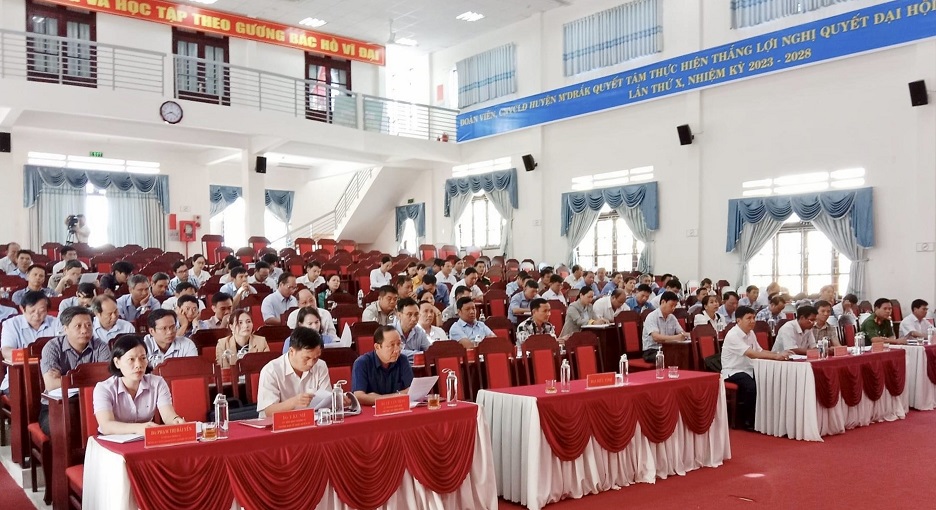 Hội nghị Ban Chấp hành Đảng bộ huyện M’Drắk lần thứ 13 (mở rộng)