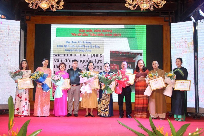 Gặp mặt, biểu dương  31 “Mẹ đỡ đầu” tiêu biểu năm 2023