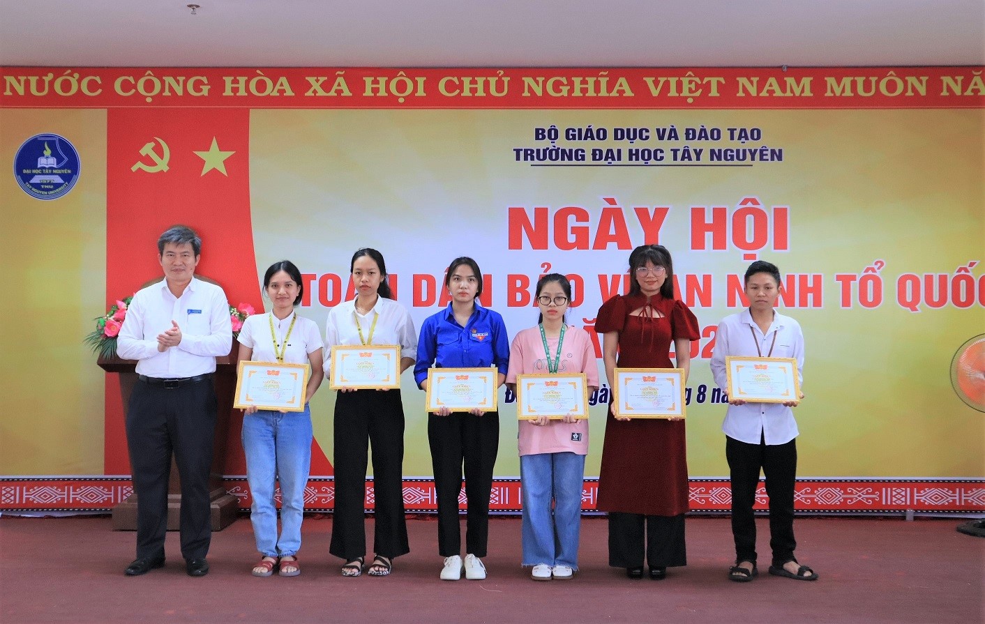 Ngày hội toàn dân bảo vệ an ninh Tổ quốc trong học sinh, sinh viên
