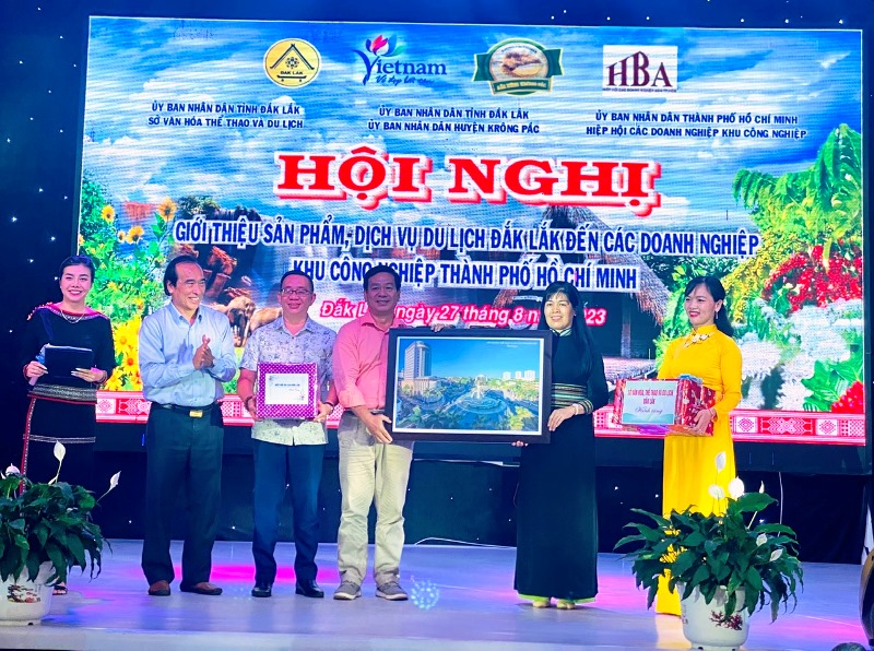 Giới thiệu sản phẩm, dịch vụ du lịch Đắk Lắk đến các doanh nghiệp Khu công nghiệp thành phố Hồ Chí Minh.