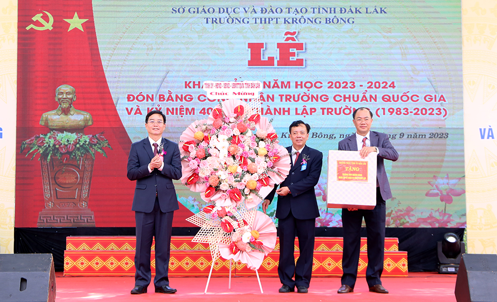 Trường THPT Krông Bông kỷ niệm 40 năm thành lập và đón bằng công nhận trường chuẩn quốc gia