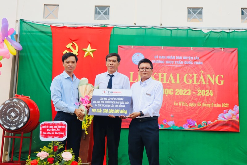 Công ty Thủy điện Buôn Kuốp trao tặng công trình trường học tại hai xã vùng sâu huyện Lắk