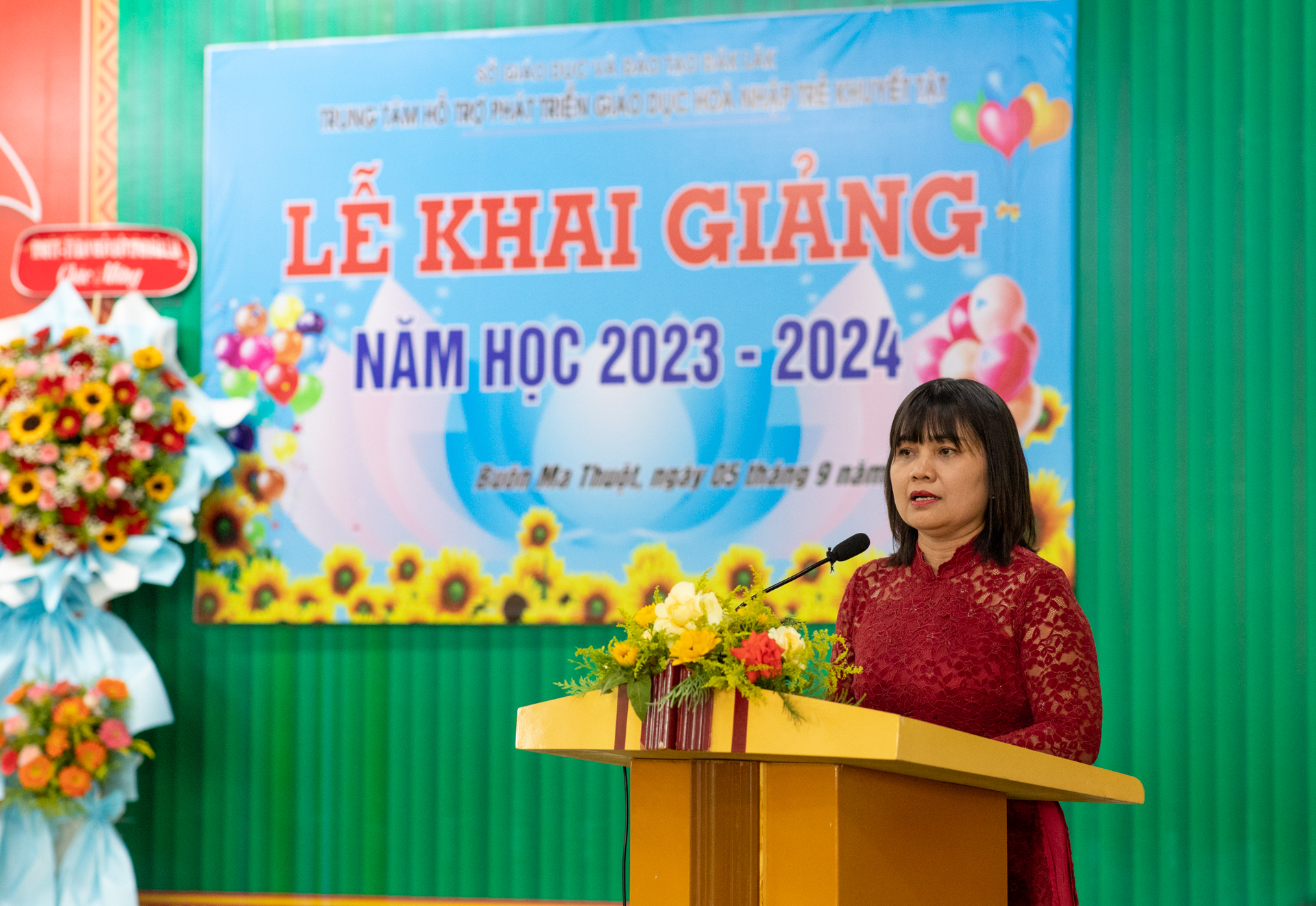 Phó Chủ tịch UBND tỉnh H’Yim K’đoh dự lễ khai giảng năm học mới tại Trung tâm Hỗ trợ Phát triển Giáo dục hòa nhập trẻ khuyết tật tỉnh