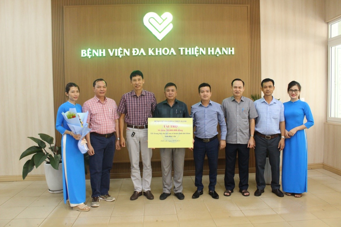 Receiving 50 million dong in sponsorship for Mid-Autumn Festival activities for children