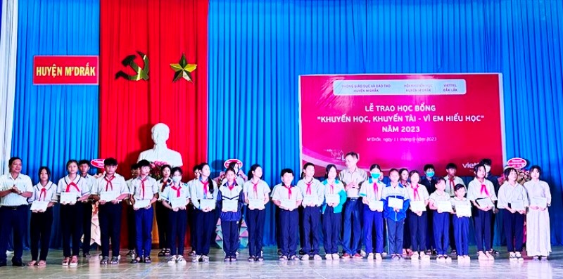 Viettel Dak Lak Awards 90 Scholarships for 
