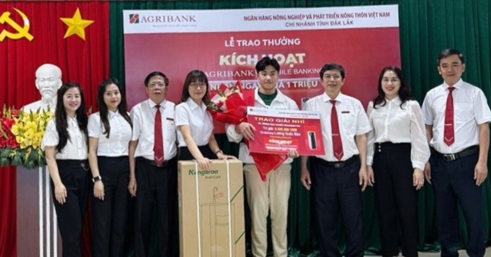 One customer at Agribank in Dak Lak province has won the First Prize in the promotion program 